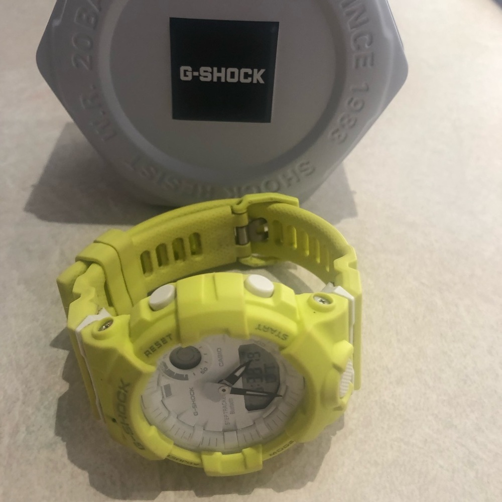 CASIO G SQUAD LIME GREEN BLUETOOTH MIDSIZE WOMENS WATCH